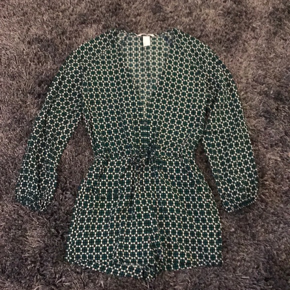 H&M long sleeve deep v romper - Picture 2 of 7